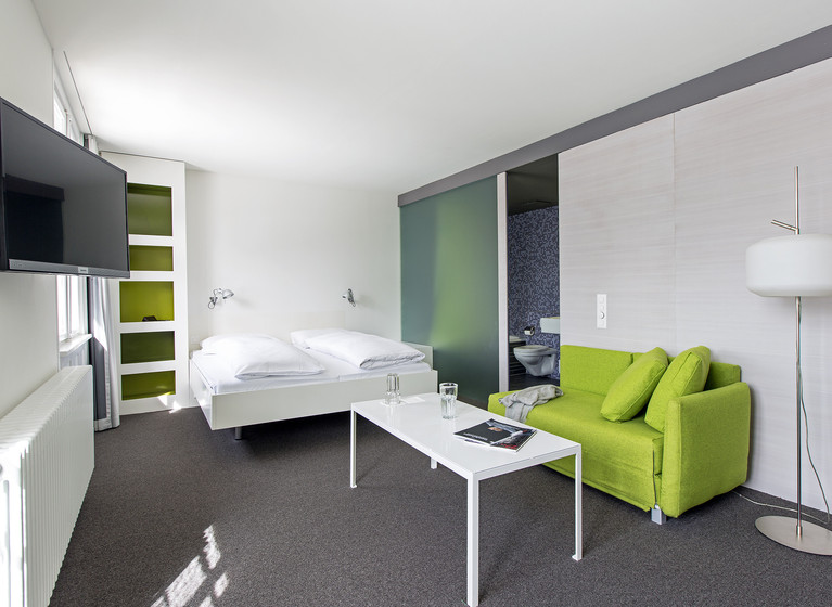 Modernes Designzimmer im Hotel Castell in St. Moritz